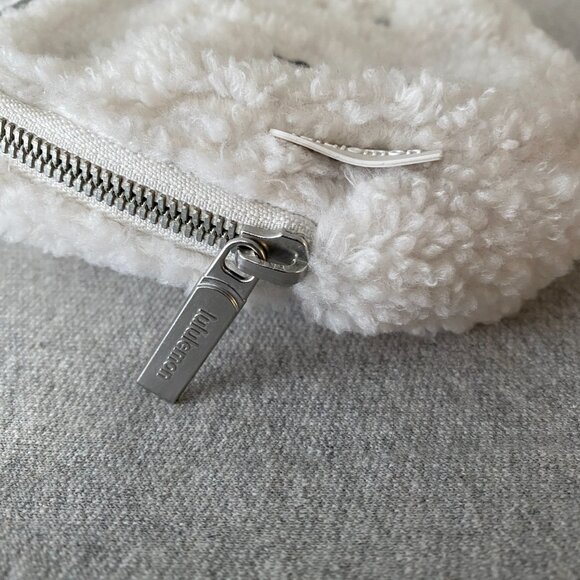 Lululemon Lunar New Year Everywhere Bunny Belt Bag 1L Fleece - Picture 11 of 16